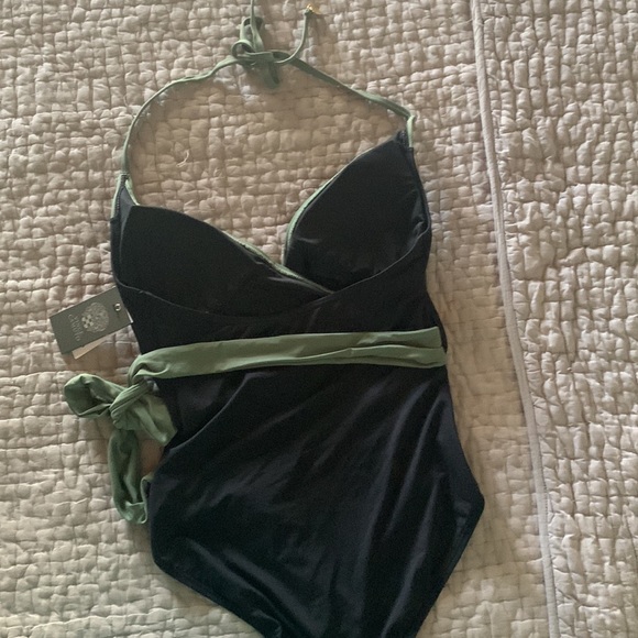 SWIMSUIT/ONE PIECE / VINCE CAMUTO / - Picture 2 of 2